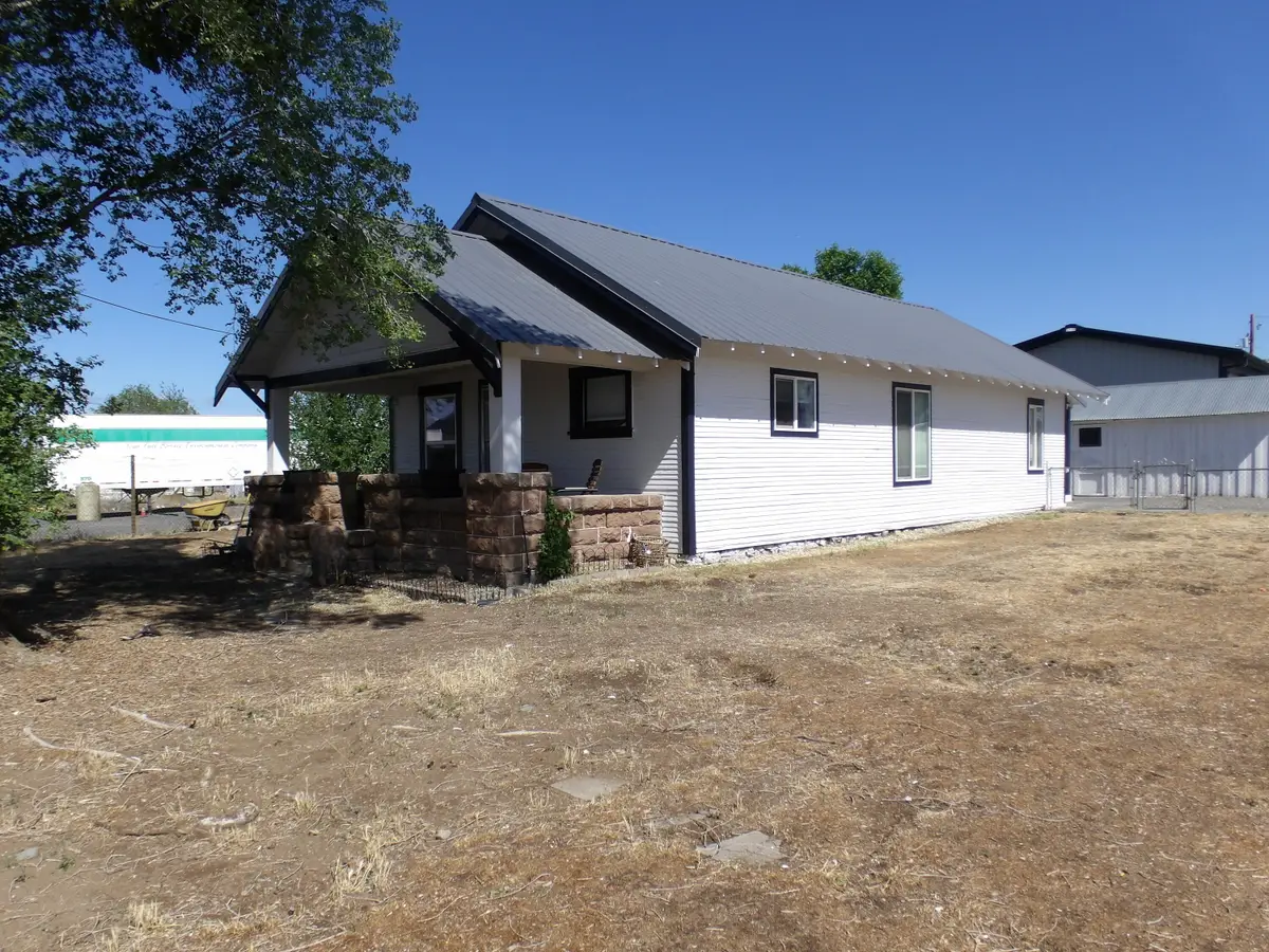 411 SE Evergreen Avenue, Redmond, OR 97756 - #1