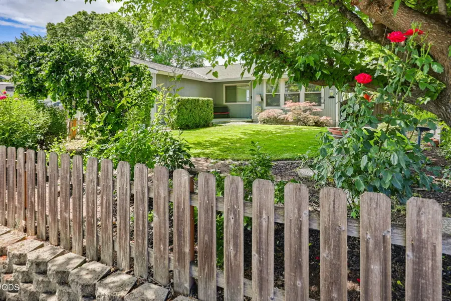 449 Teakwood Drive, Eagle Point, OR 97524 - #3