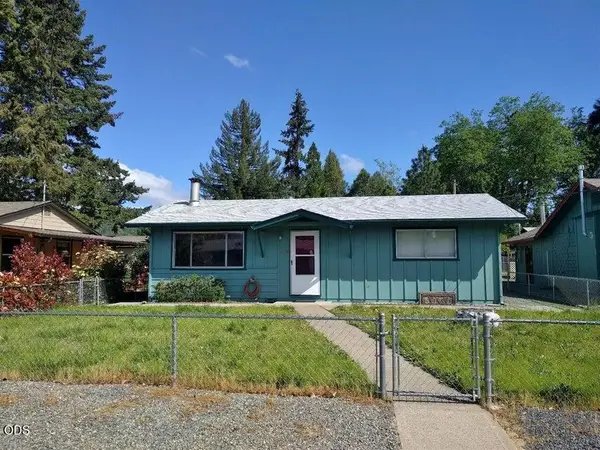 1716 SW K Street, Grants Pass, OR 97526