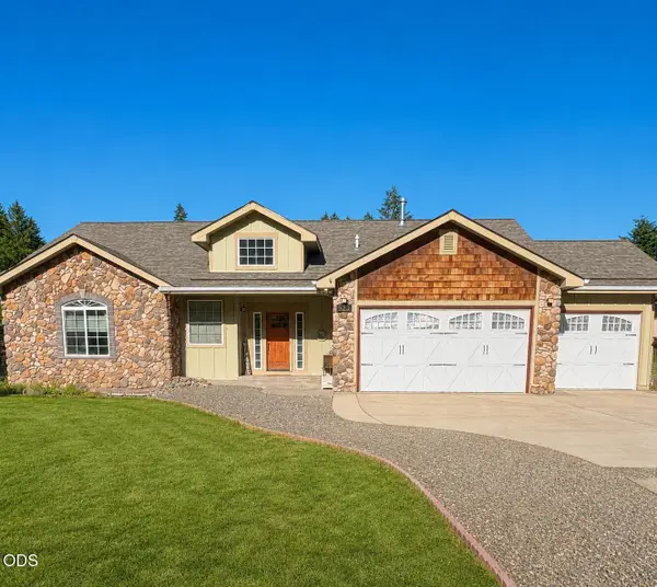523 E Forks, Cave Junction, OR 97523