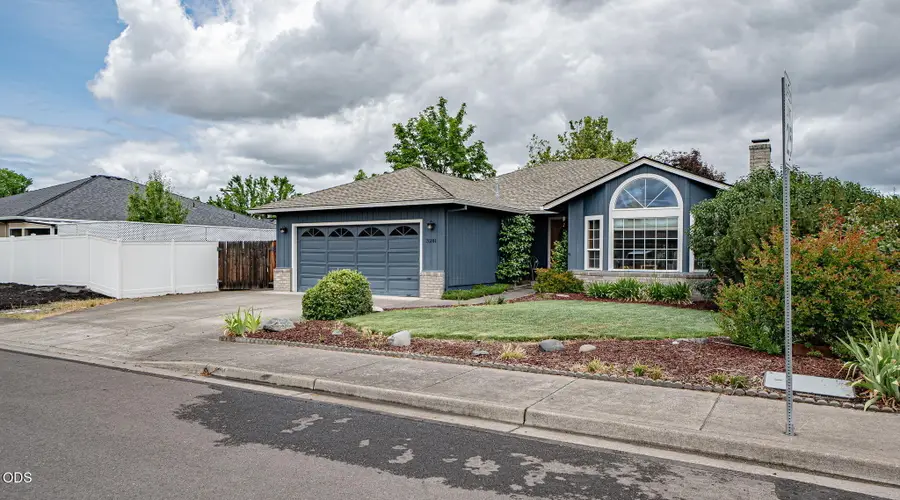 3281 Ford Drive, Medford, OR 97504 - #3