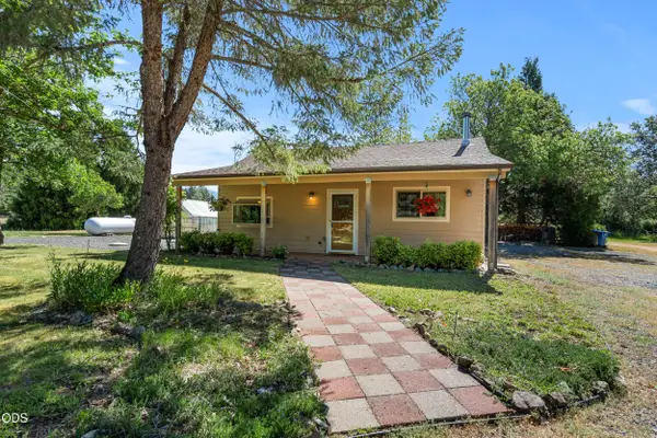 225 Hummingbird Road, Cave Junction, OR 97523