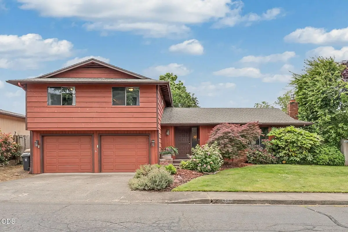 962 NE 11th Street, Grants Pass, OR 97526 - #1