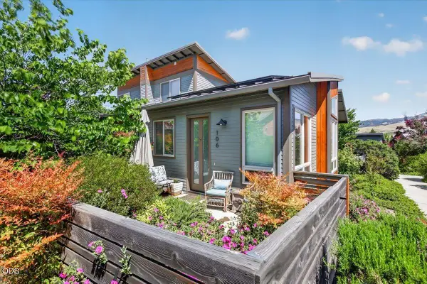 106 Dunn Circle, Ashland, OR 97520