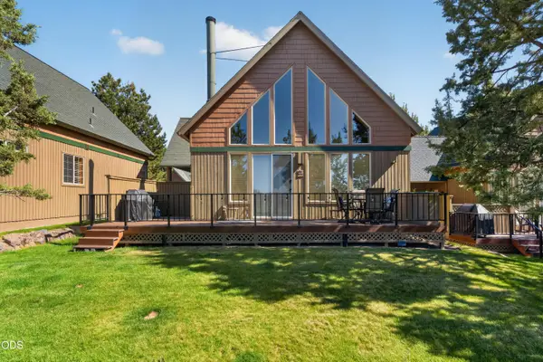 8778 Cliff Swallow Drive, Redmond, OR 97756