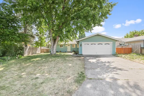 209 Coral Circle, Phoenix, OR 97535