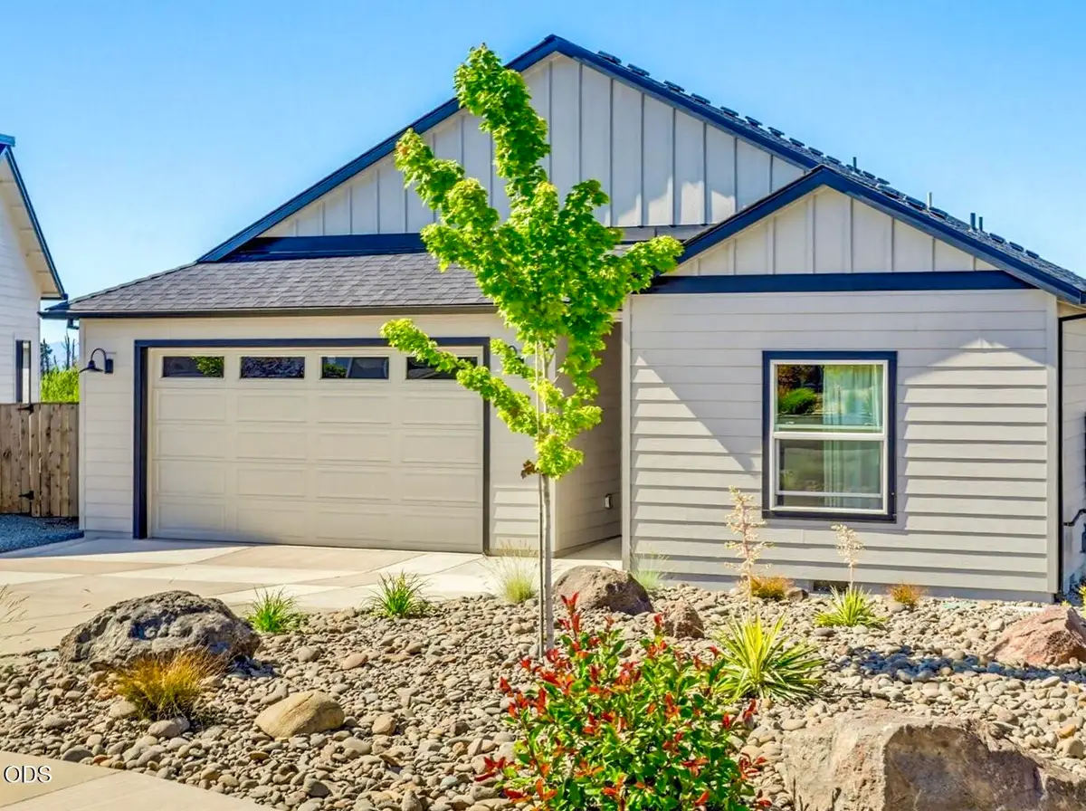 137 Willow Springs Drive, Talent, OR 97540 - #1