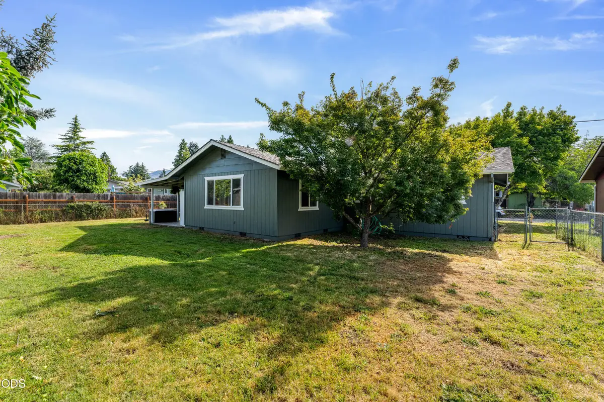 1120 SW Cottonwood Street, Grants Pass, OR 97526 - #1