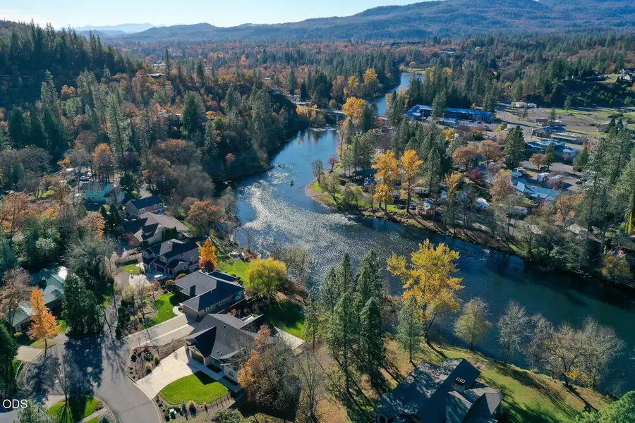 1025 Anglers Place, Shady Cove, OR 97539 - #2