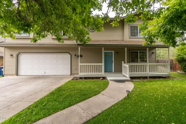 923 NW 22nd Court, Redmond, OR 97756
