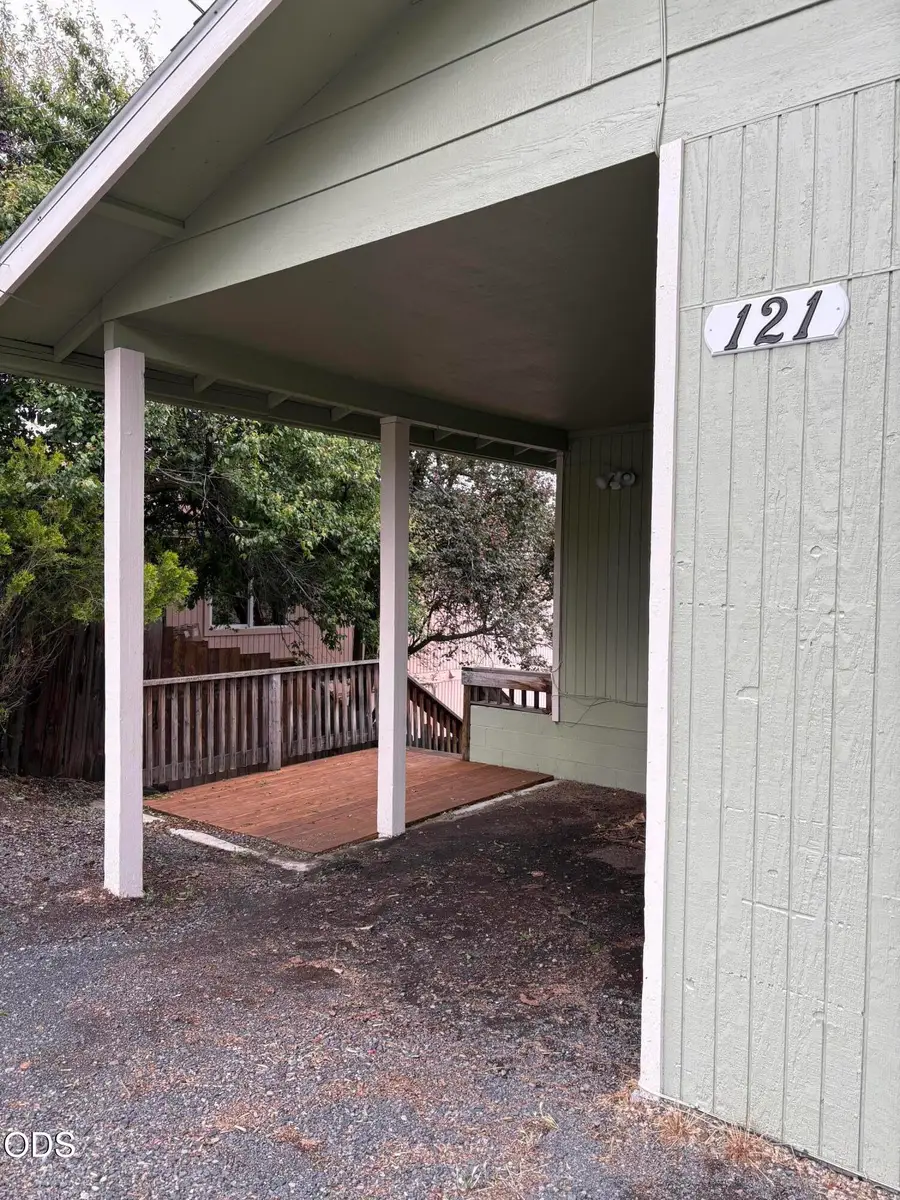 121 Lincoln Street, Klamath Falls, OR 97601 - #3
