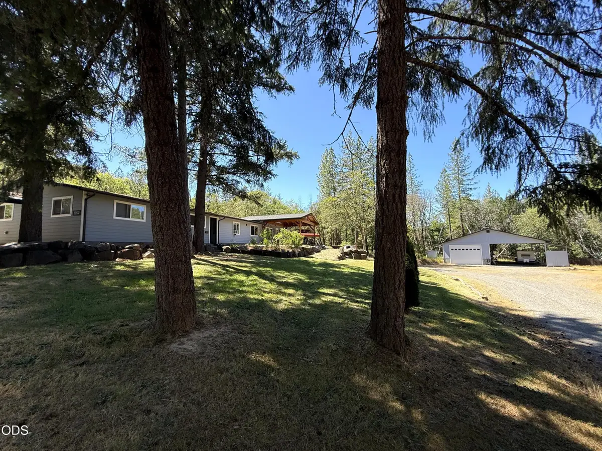 4527 E Evans Creek Road, Rogue River, OR 97537 - #1
