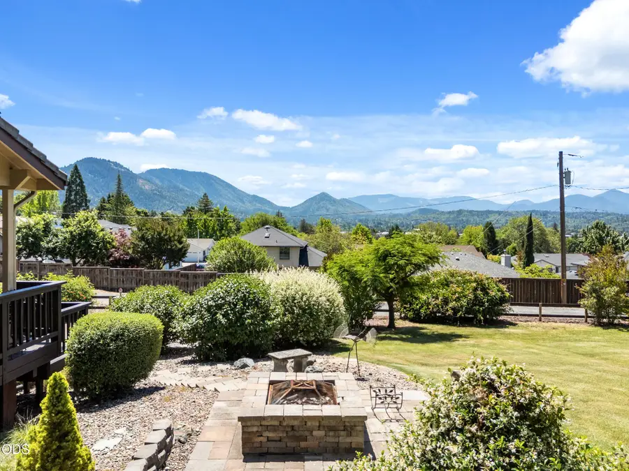 1438 NE Sherman Lane, Grants Pass, OR 97526 - #2