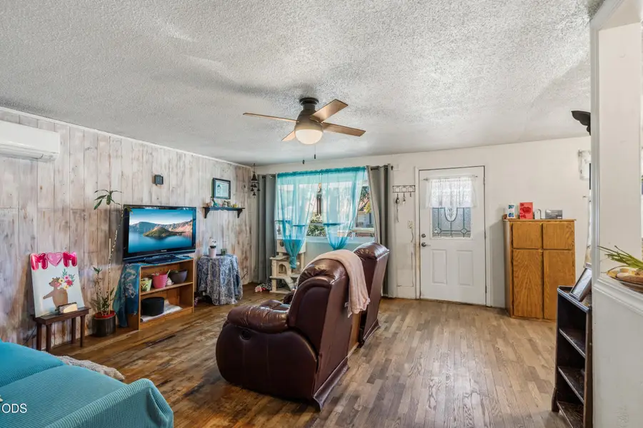 2574 Howard Avenue, Medford, OR 97501 - #3