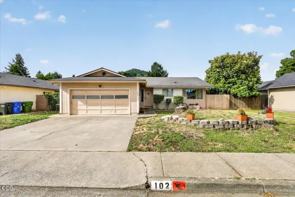 102 Hickory Drive, Rogue River, OR 97537