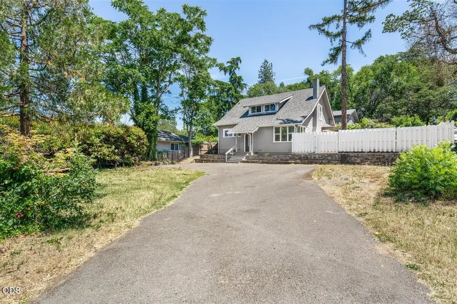 300 Sunrise Avenue, Medford, OR 97504 - #2
