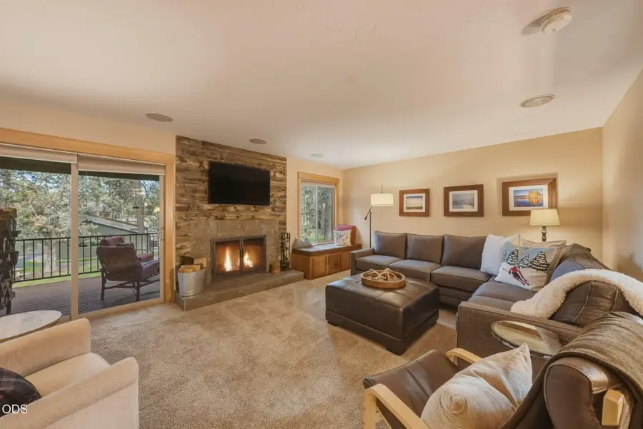 807 E Desperado #UNIT 202, Sisters, OR 97759 - #2