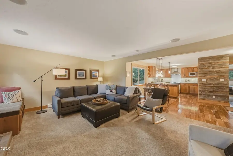 807 E Desperado #UNIT 202, Sisters, OR 97759 - #3