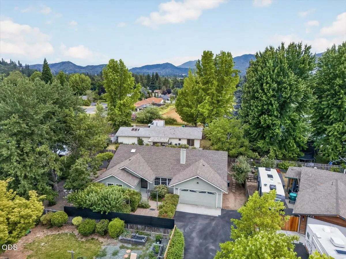 1222 Monroe Way, Grants Pass, OR 97527 - #1