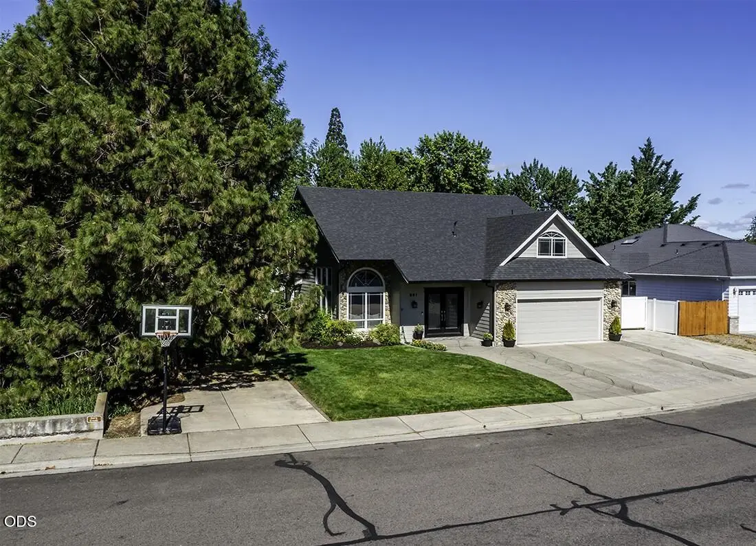861 Mendolia Way, Central Point, OR 97502 - #1