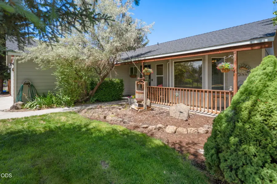841 NW Negus Place, Redmond, OR 97756 - #3