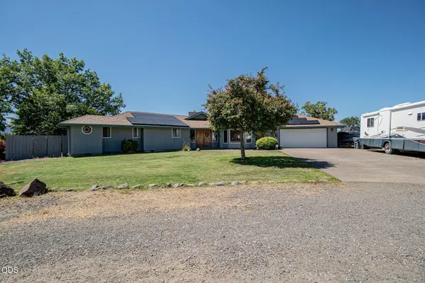 5247 Dobrot Way, Central Point, OR 97502