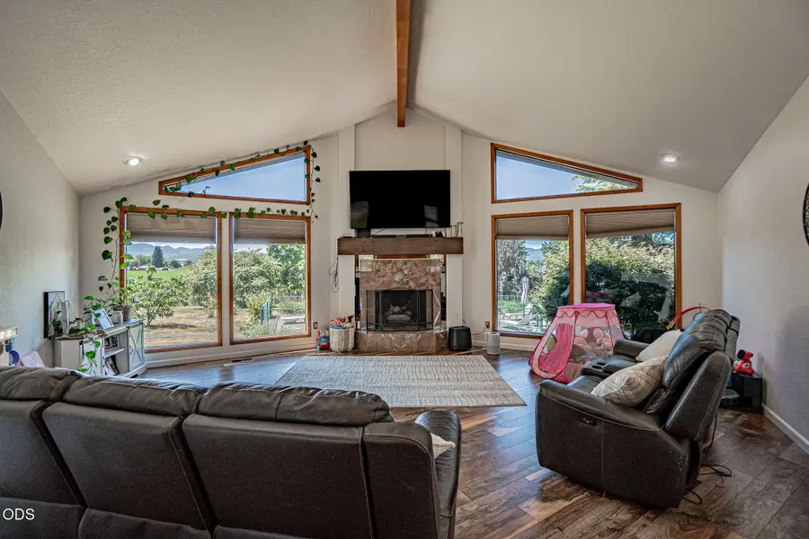 5247 Dobrot Way, Central Point, OR 97502 - #3