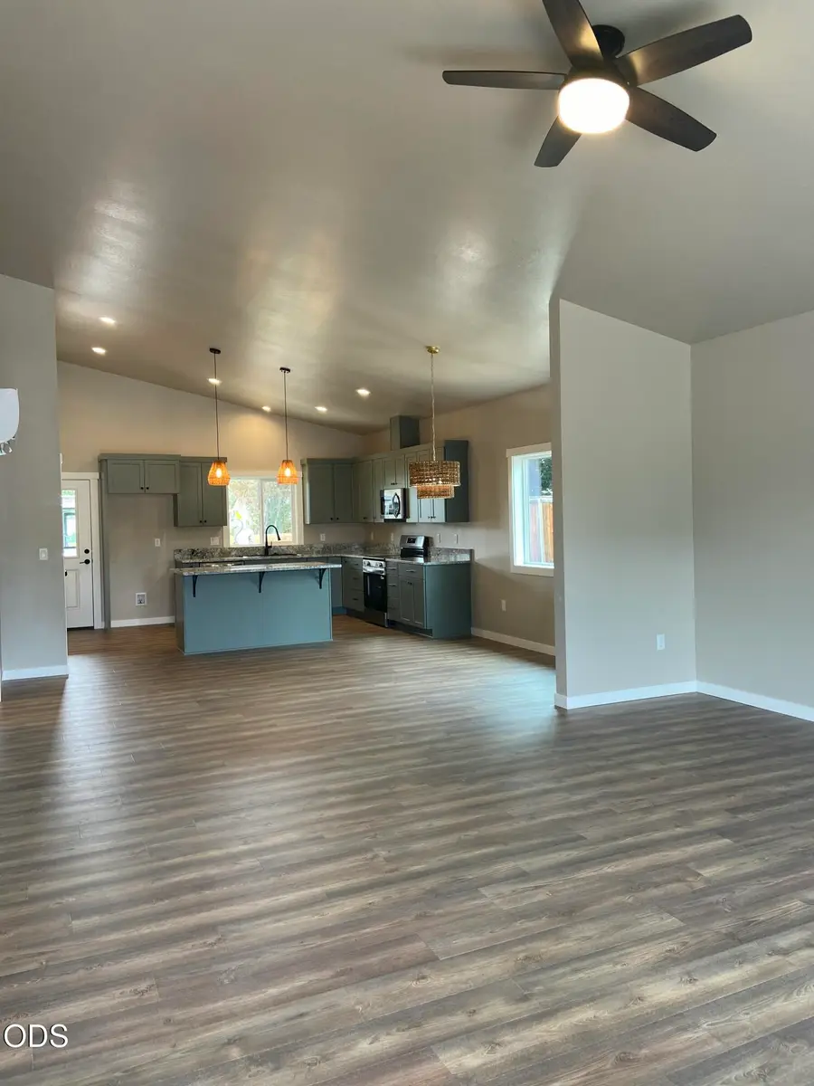 126 Lorraine Avenue, Eagle Point, OR 97524 - #3