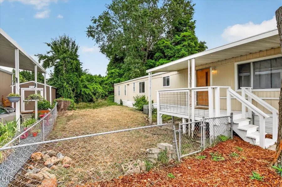 306 Sandlewood Drive, Grants Pass, OR 97526 - #2