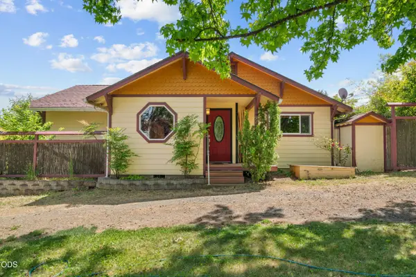 255 Carmen Road, Talent, OR 97540