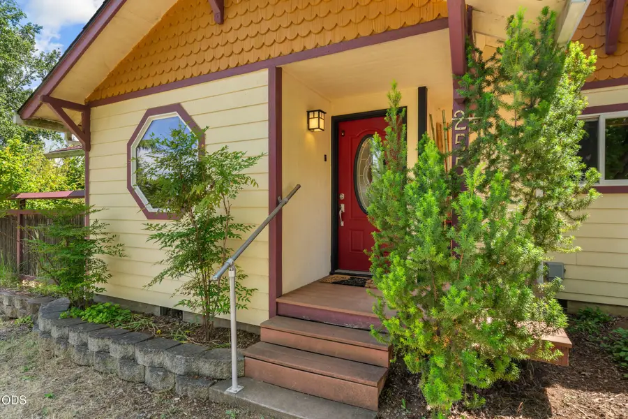 255 Carmen Road, Talent, OR 97540 - #2