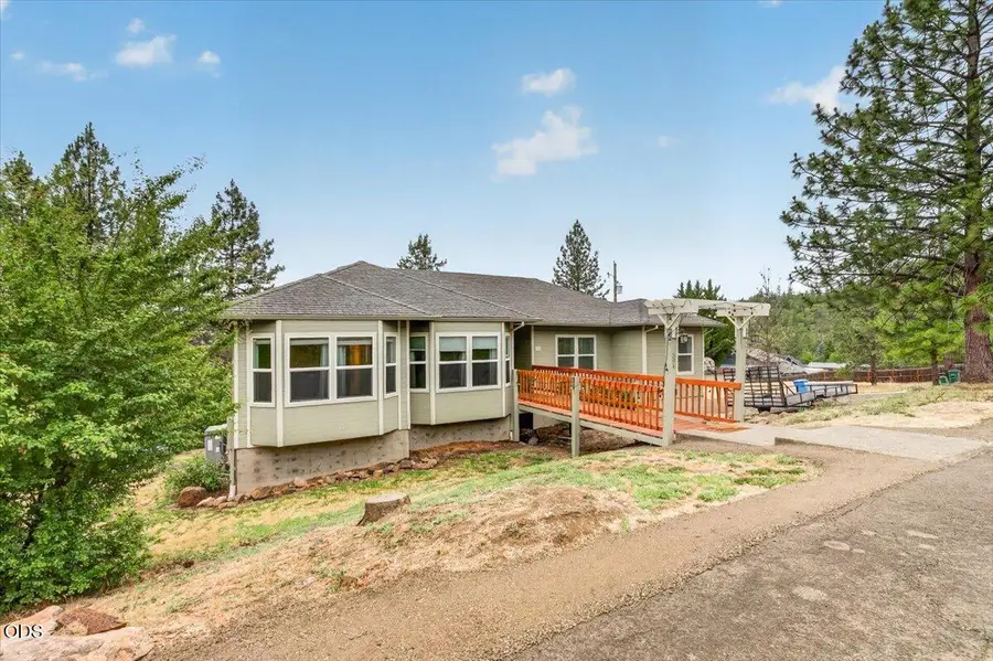 394 Pinetop Terrace, Shady Cove, OR 97539 - #2