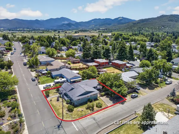 502 S B Street, Phoenix, OR 97535
