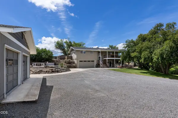 1561 NE Hilltop Lane, Madras, OR 97741