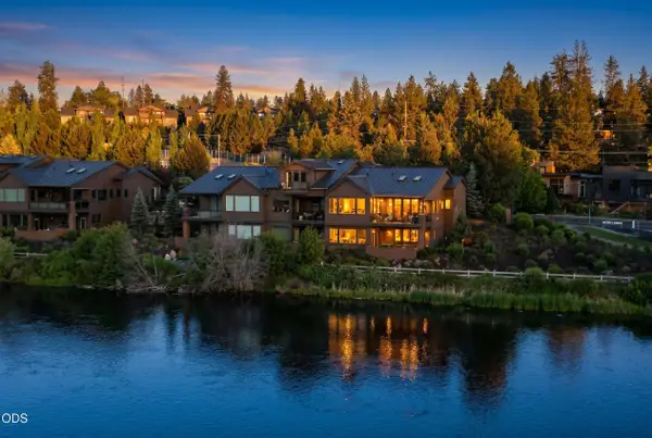 925 SW Theater Drive, Bend, OR 97702