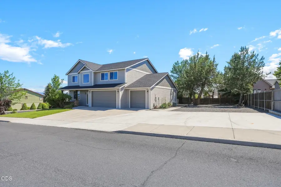 2484 SW 39th Street, Redmond, OR 97756 - #2