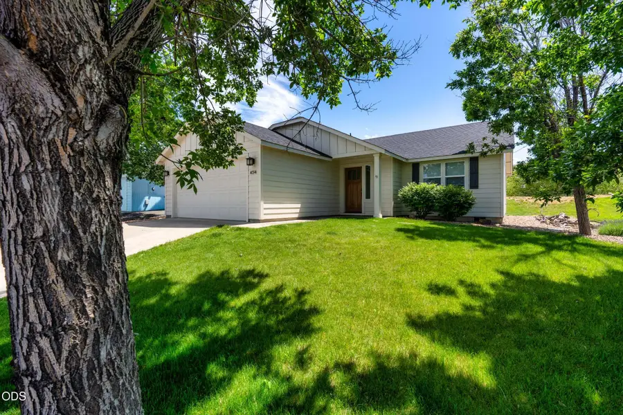 454 NE Spruce Court, Redmond, OR 97756 - #2