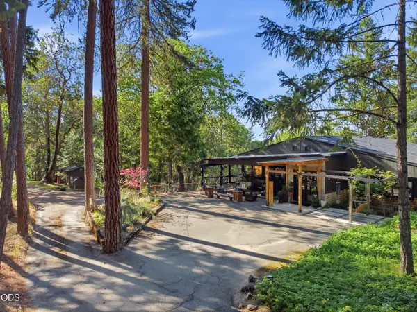 5238 Dark Hollow Road, Medford, OR 97501