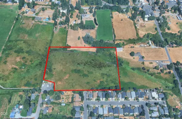 600 Roguelea Lane, Grants Pass, OR 97526