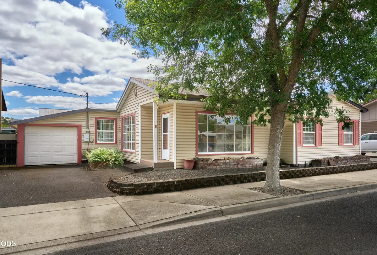 11 S Platt Avenue, Eagle Point, OR 97524 - #1