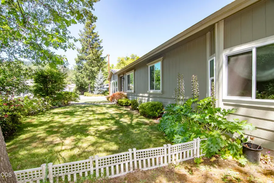125 NW Wrightwood Circle, Grants Pass, OR 97526 - #3