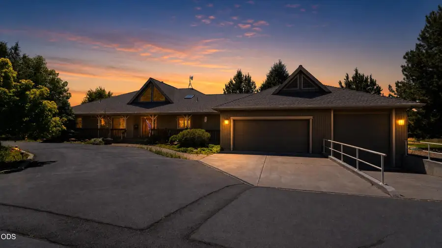 18203 Fadjur Lane, Sisters, OR 97759 - #3