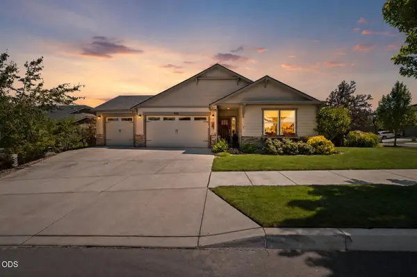 2462 SW 43rd Place, Redmond, OR 97756