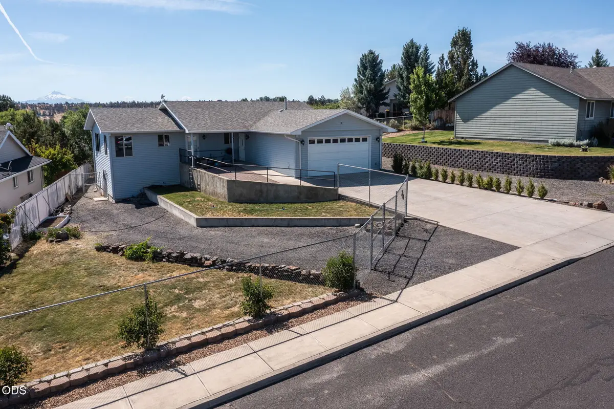 268 NE Hillcrest Street, Madras, OR 97741 - #1