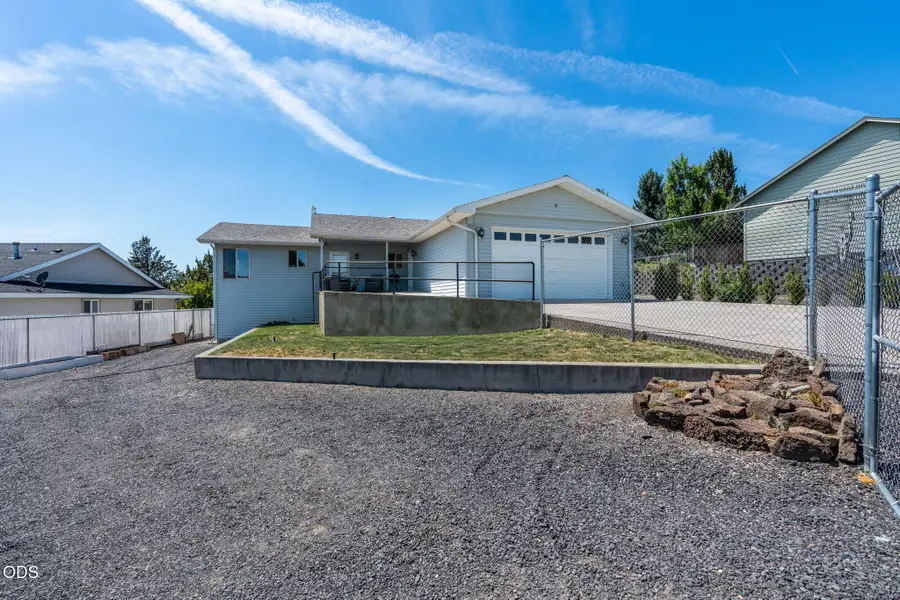 268 NE Hillcrest Street, Madras, OR 97741 - #2
