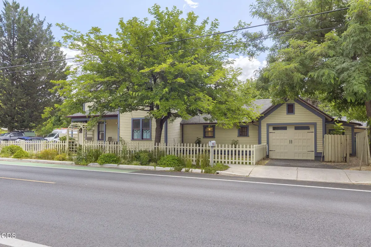 409 NW Dimmick Street, Grants Pass, OR 97526 - #1