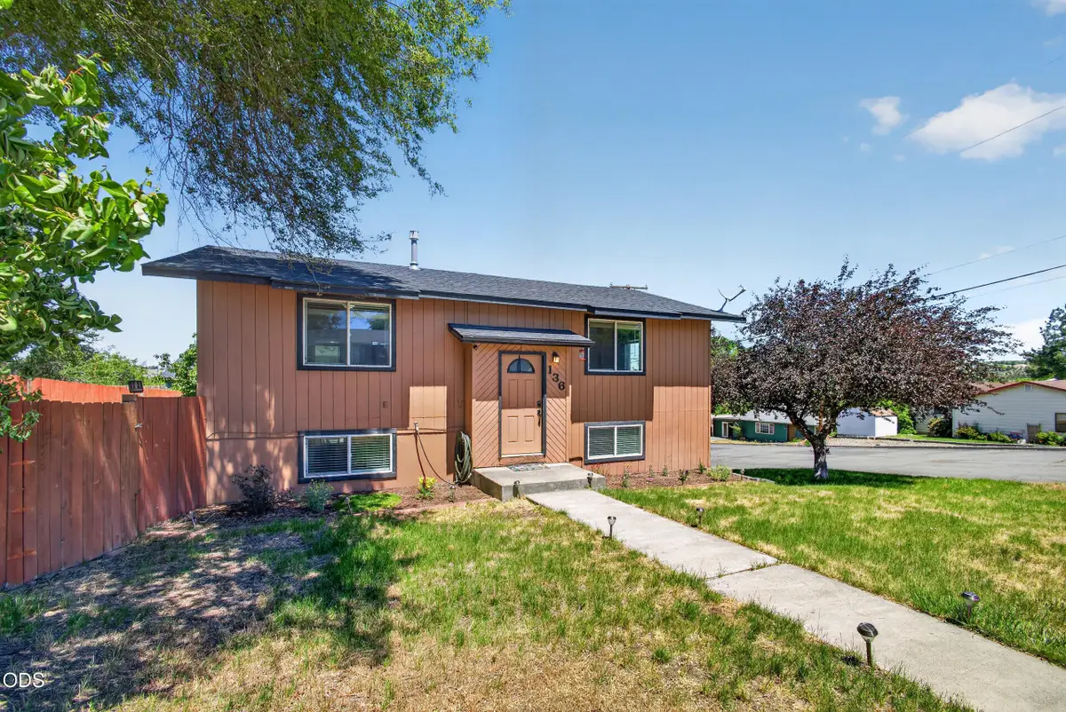 136 SE G Street, Madras, OR 97741 - #1
