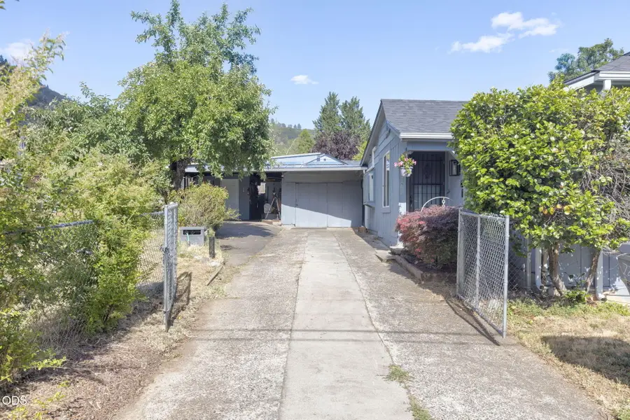723 NE 12th Street, Grants Pass, OR 97526 - #3