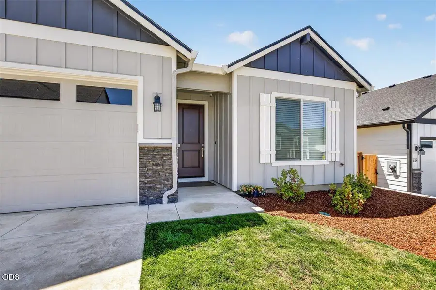 106 Valemont Drive, Eagle Point, OR 97524 - #2