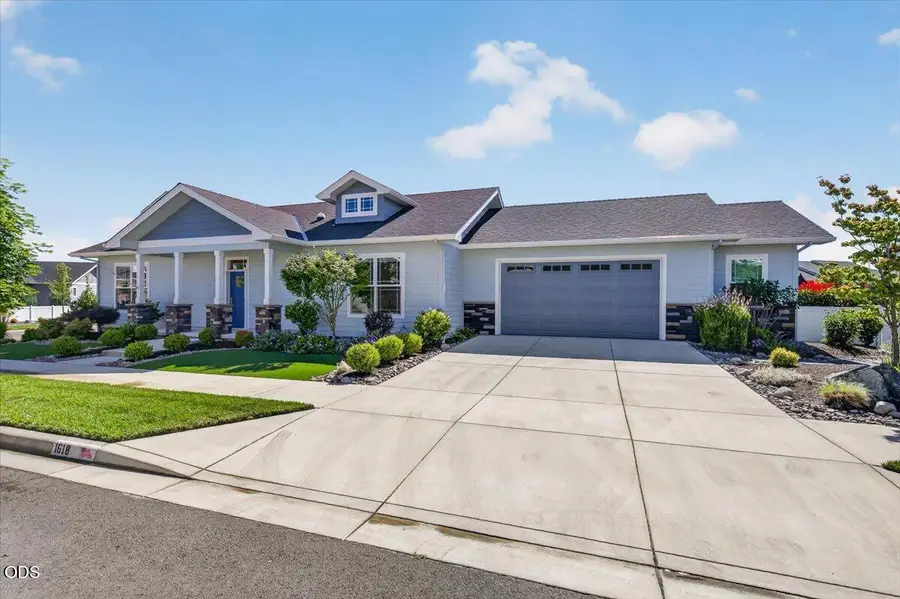 1618 River Run Street, Central Point, OR 97502 - #2